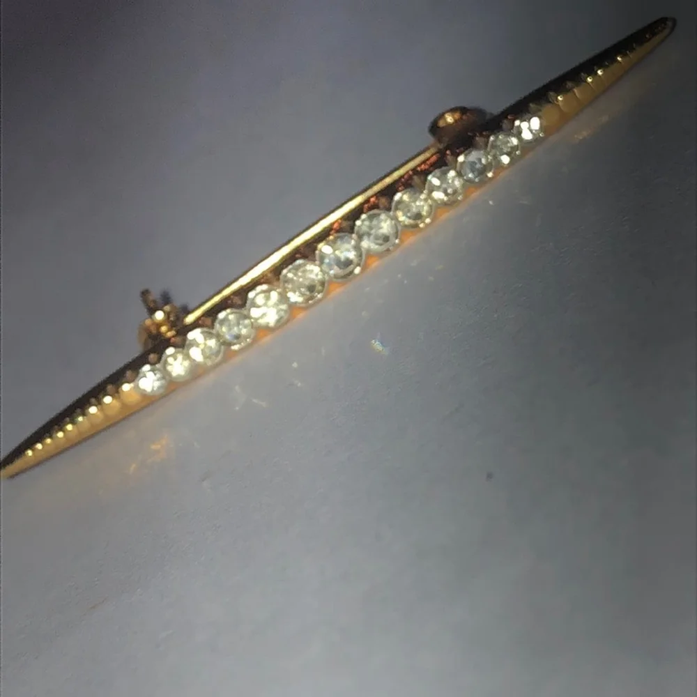 Elegant Vintage Gold Tone Rhinestone Dainty Bar Brooch - Picture 5 of 5